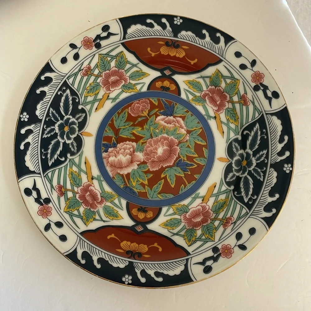 Gump’s Imari Kiku 10.5” plates set of 3